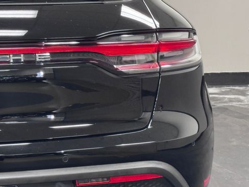 Used 2024 Porsche Macan AWD/4WD image 12