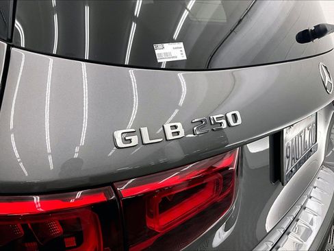 Certified 2022 Mercedes-Benz GLB 250 4MATIC image 32