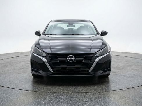 Used 2025 Nissan Altima 2.5 SV FWD image 2
