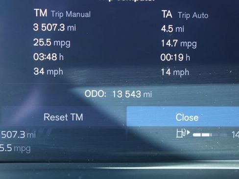 Used 2025 Volvo XC40 B5 Plus image 29