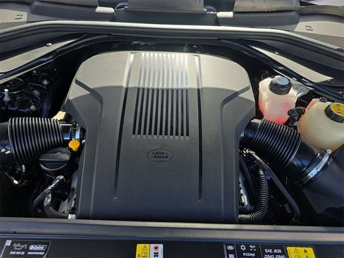 Certified 2025 Land Rover Range Rover SE image 32