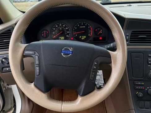 Used 2002 Volvo V70 AWD image 15