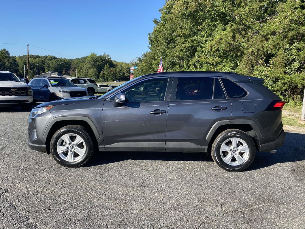 Used 2019 Toyota RAV4 XLE FWD image 2