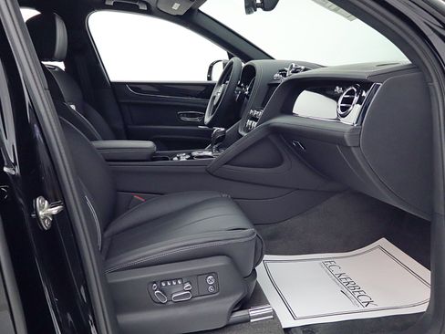 New 2025 Bentley Bentayga image 37