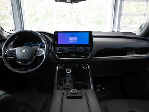 Used 2024 Toyota Grand Highlander AWD image 20
