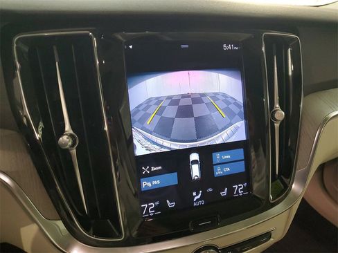 Used 2021 Volvo V60 T5 Cross Country image 26