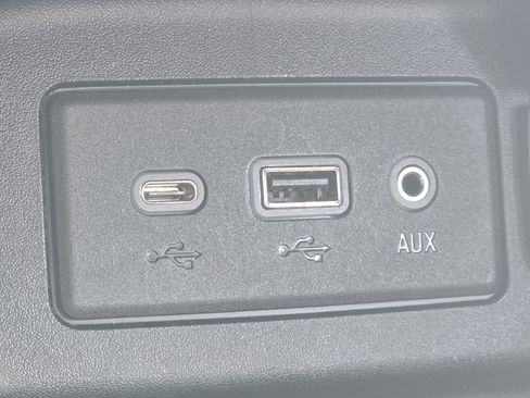 Used 2022 Chevrolet Equinox LS w/ LPO, Floor Liner Package image 6