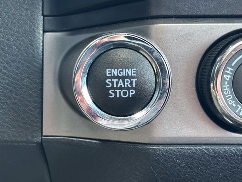 Used 2021 Toyota Tacoma Limited AWD/4WD image 31