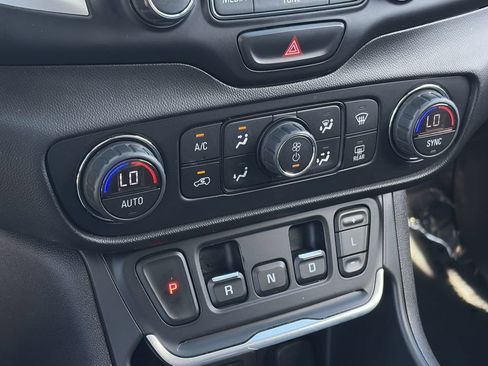 Used 2018 GMC Terrain SLT w/ Preferred Package FWD image 31