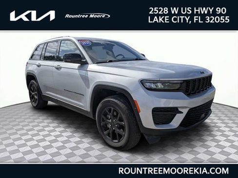 Used 2025 Jeep Grand Cherokee Altitude AWD/4WD image 1