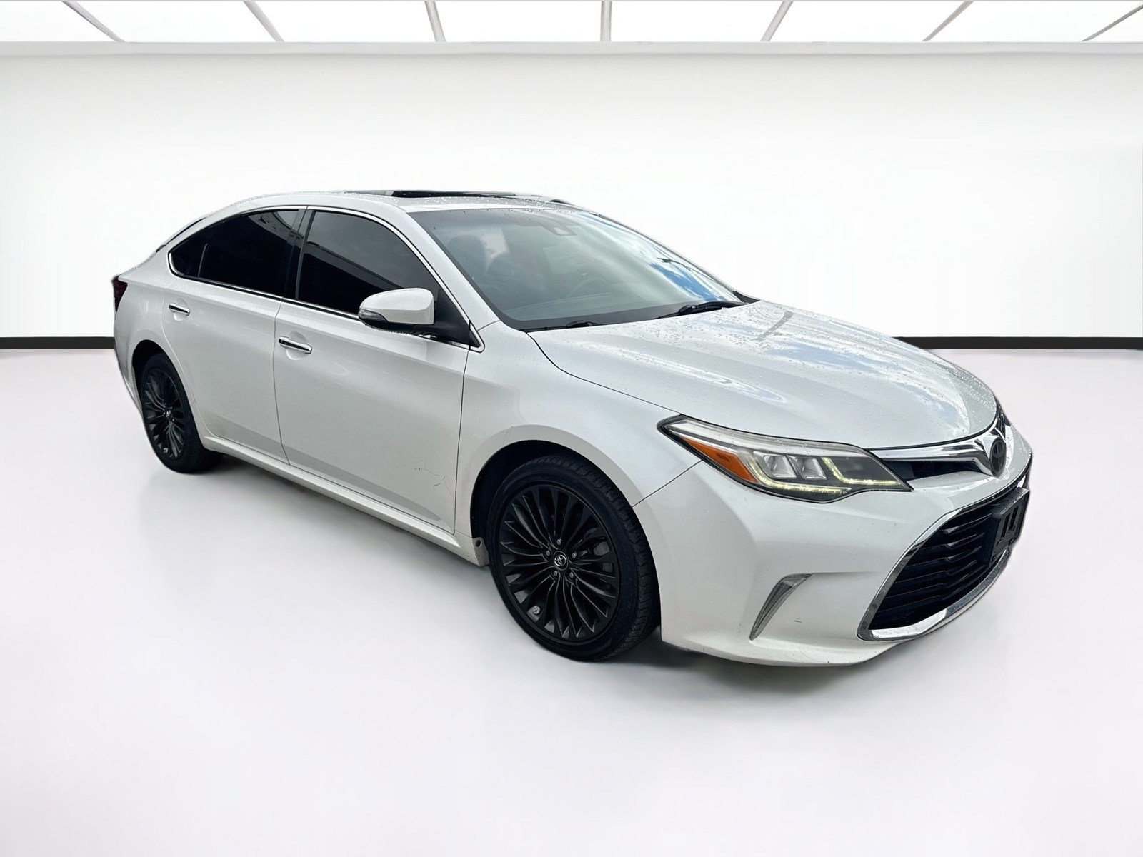 Used 2018 Toyota Avalon Touring w/ Carpet Mat Package FWD image 3