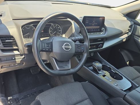 Used 2025 Nissan Rogue SV FWD image 16