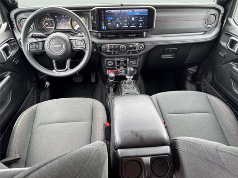 Used 2025 Jeep Wrangler Unlimited Rubicon AWD/4WD image 15