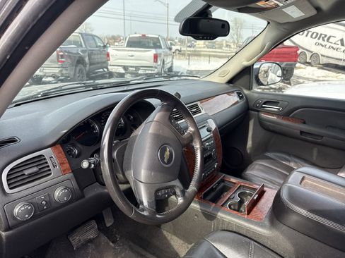 Used 2007 Chevrolet Suburban LTZ w/ LTZ Preferred Equipment Group image 6