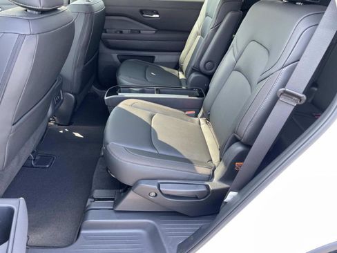 New 2026 Nissan Pathfinder SL AWD/4WD image 13
