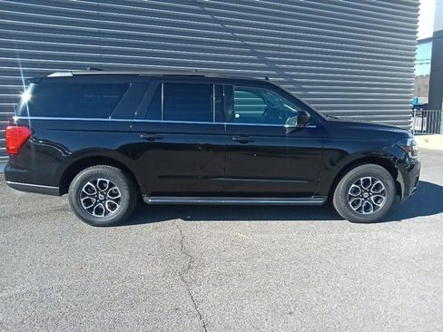 Used 2023 Ford Expedition Max XLT image 2