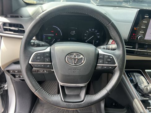 Used 2021 Toyota Sienna XLE FWD image 20