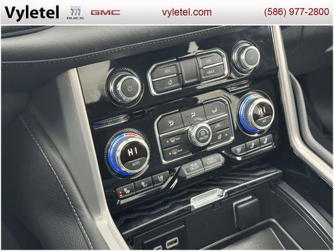 Used 2024 GMC Yukon Denali w/ Advanced Technology Package image 32