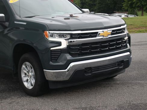 Used 2025 Chevrolet Silverado 1500 LT AWD/4WD image 9