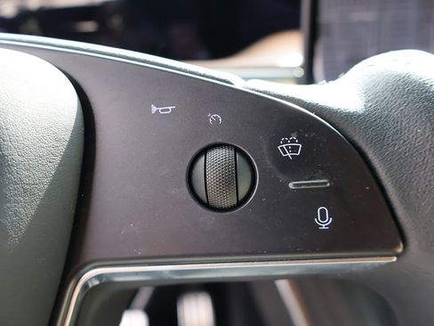 Used 2023 Tesla Model X image 40