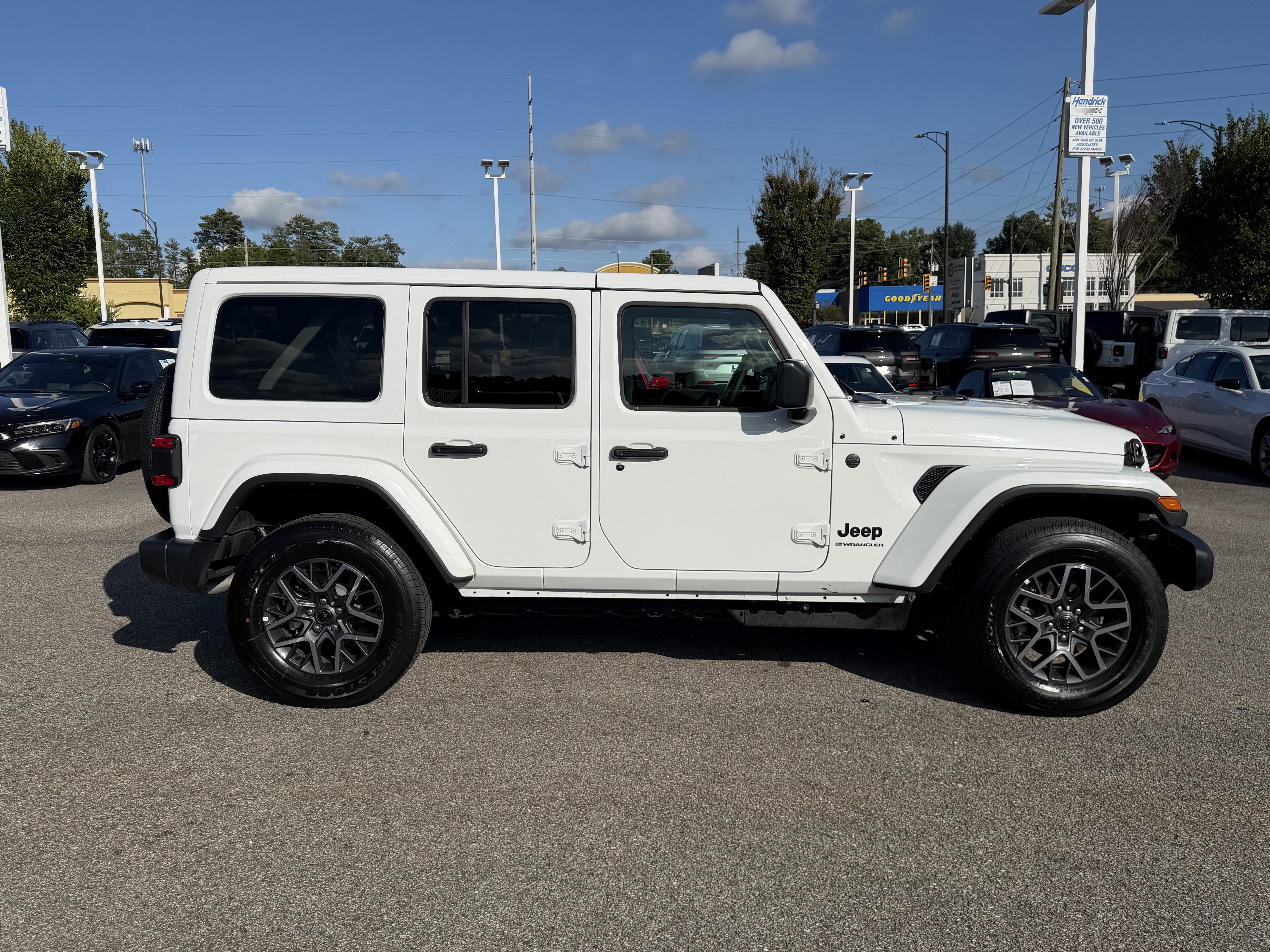 Used 2026 Jeep Wrangler Unlimited Sahara AWD/4WD image 11