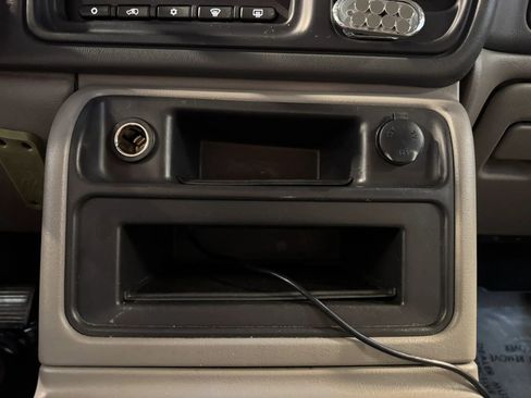 Used 2005 Chevrolet Tahoe Z71 w/ Preferred Equipment Group AWD/4WD image 18