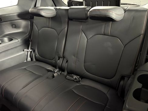 Used 2025 Honda Pilot TrailSport image 31