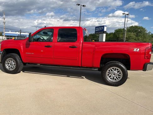 Used 2011 Chevrolet Silverado 2500 LT w/ Interior Plus Package AWD/4WD image 14