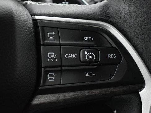 Used 2023 Jeep Grand Cherokee L Limited image 22