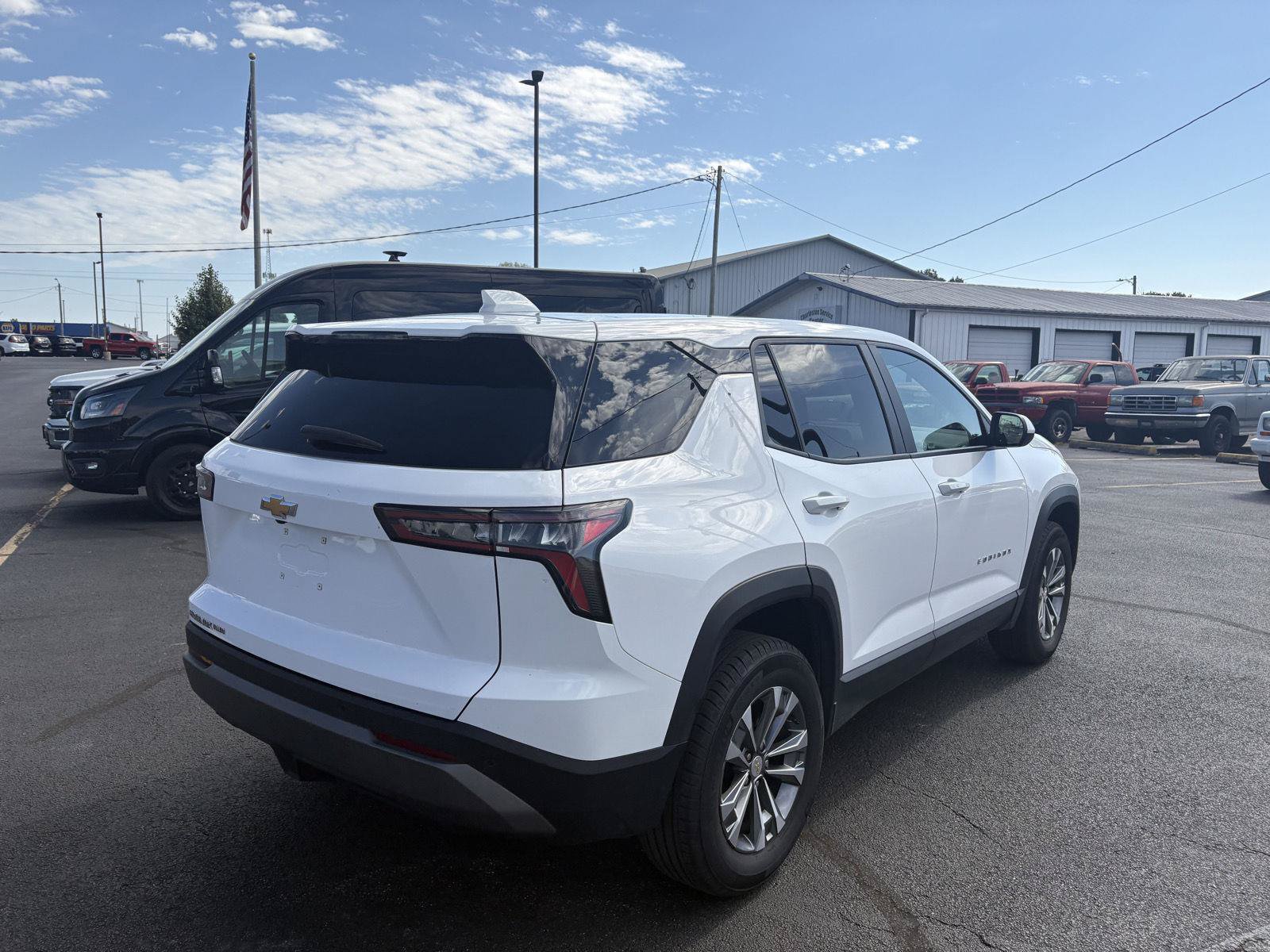 Used 2025 Chevrolet Equinox LT AWD/4WD image 34