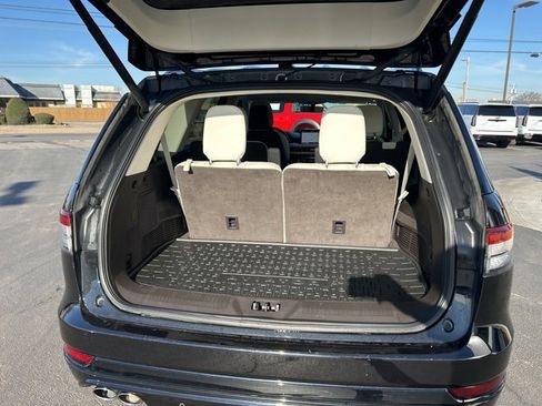 Used 2023 Lincoln Aviator Black Label w/ Jet Package image 14