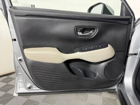 Certified 2025 Honda HR-V LX image 17