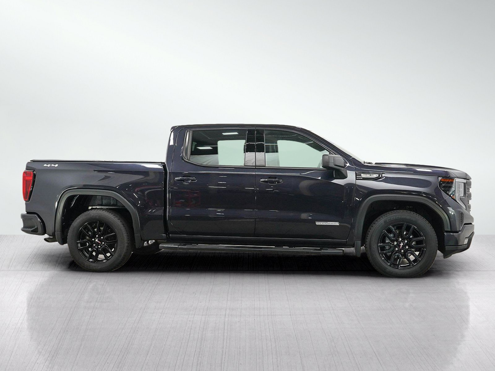 Used 2022 GMC Sierra 1500 Elevation w/ LPO, Elevation Black Package AWD/4WD image 6