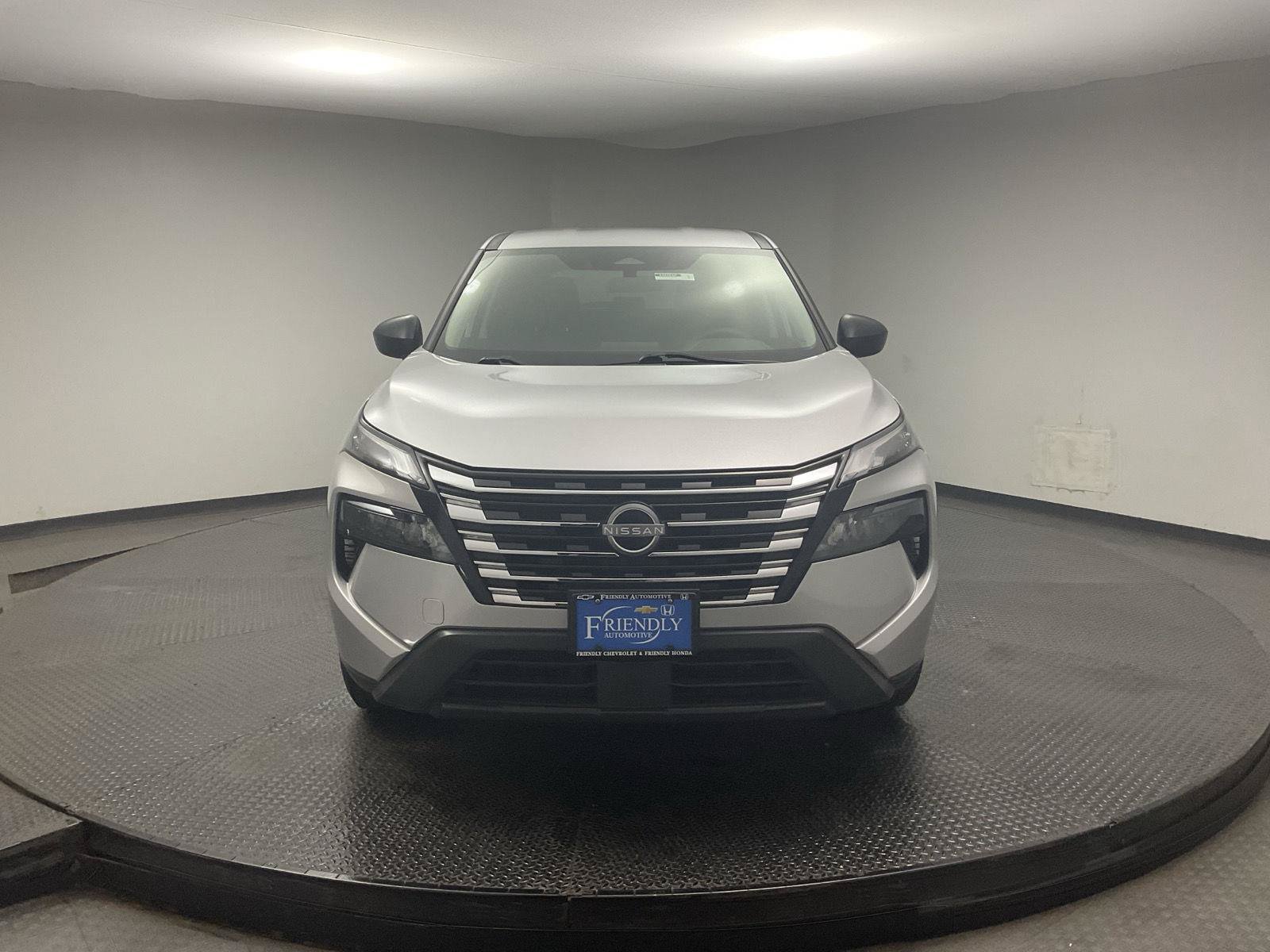 Used 2024 Nissan Rogue S FWD image 2