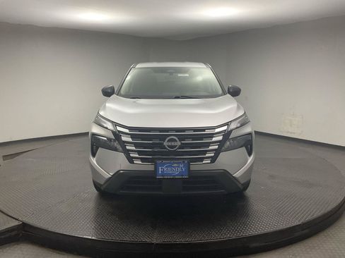 Used 2024 Nissan Rogue S FWD image 2