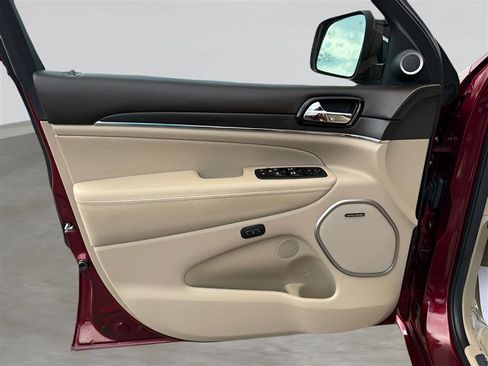 Used 2019 Jeep Grand Cherokee Overland image 30