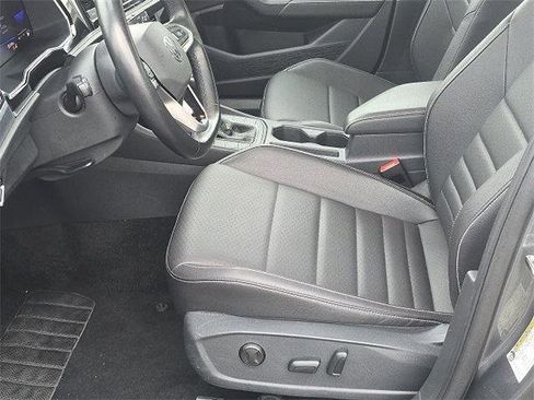 Used 2024 Volkswagen Jetta SE image 7