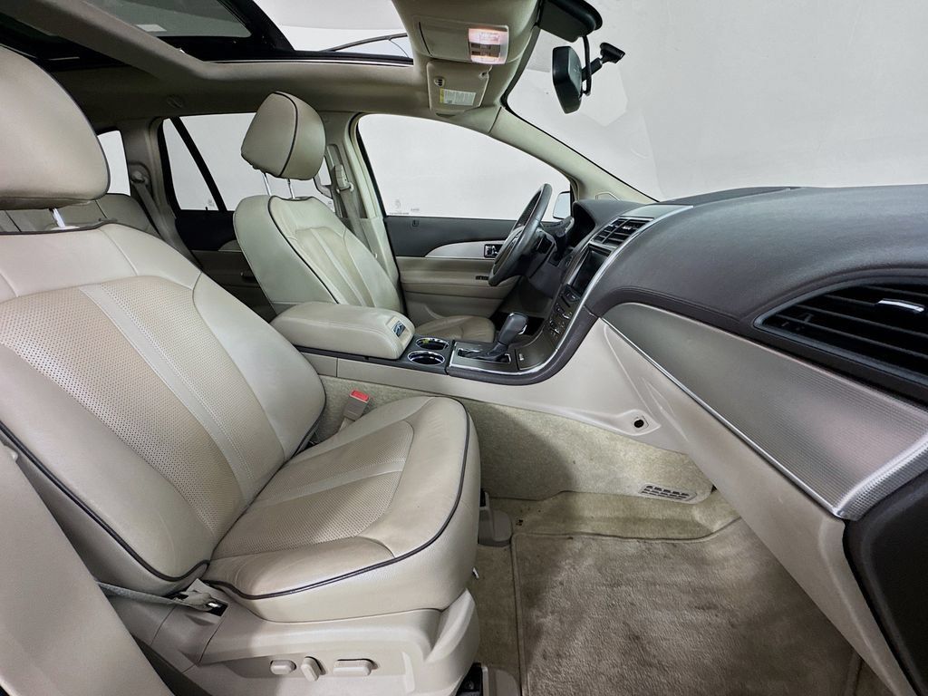 Used 2015 Lincoln MKX FWD w/ Equipment Group 102A image 35