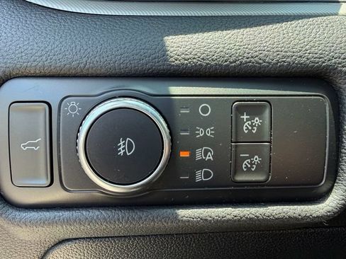 Used 2020 Ford Explorer XLT w/ Equipment Group 202A RWD image 21