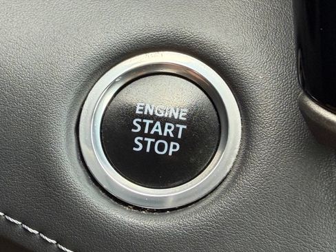 Used 2020 Toyota Highlander XLE AWD/4WD image 8