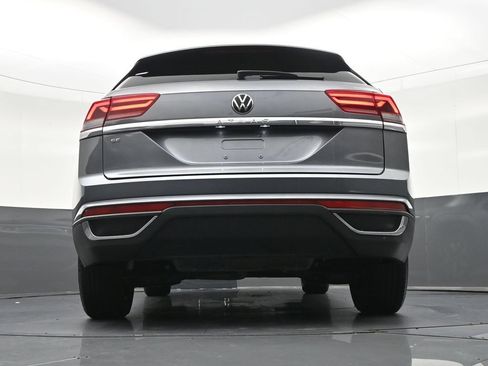 Used 2022 Volkswagen Atlas Cross Sport SE FWD image 31