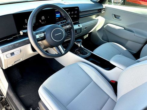 Used 2025 Hyundai Kona SEL AWD/4WD image 15