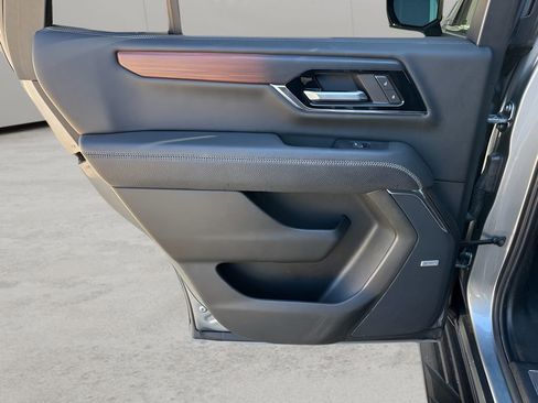 Used 2025 GMC Yukon Denali image 29