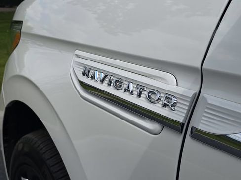 Used 2024 Lincoln Navigator Reserve AWD/4WD image 32