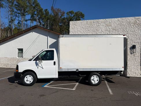 Used 2007 Chevrolet Express 3500 image 2
