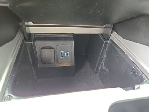 Used 2023 Ford Explorer ST-Line AWD/4WD image 35