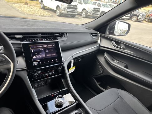 New 2025 Jeep Grand Cherokee Laredo X w/ Luxury Tech Group I image 22