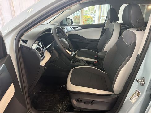 New 2026 Volkswagen Taos SE FWD image 5