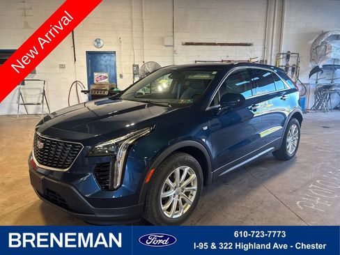 Used 2019 Cadillac XT4 Luxury w/ Cold Weather Package FWD image 1