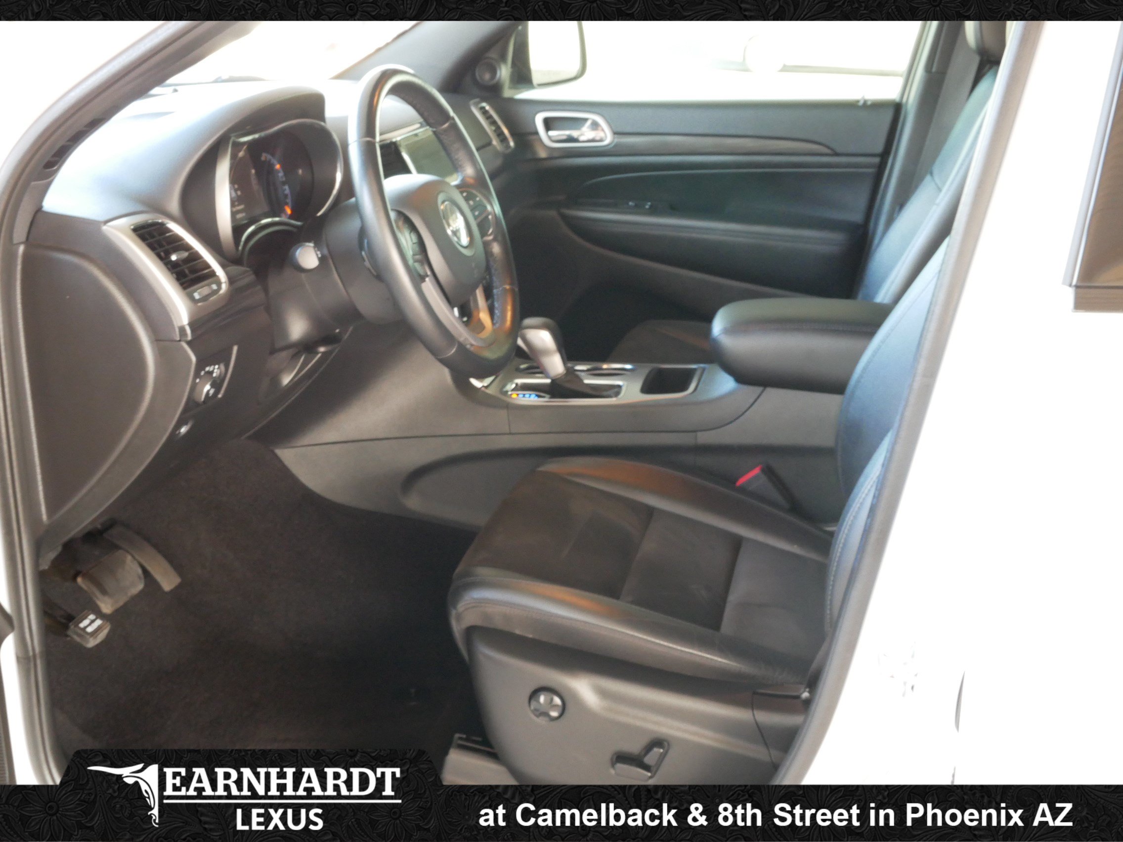 Used 2020 Jeep Grand Cherokee Altitude AWD/4WD image 4